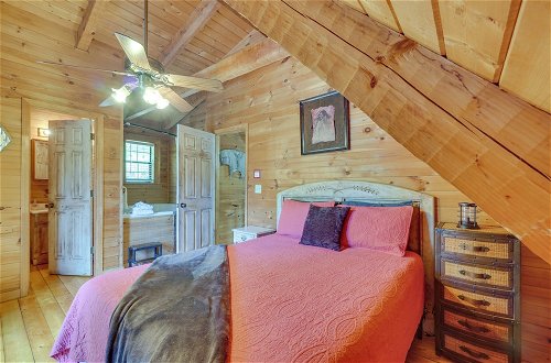 Photo 27 - Cozy Mountain Rose Sevierville Cabin w/ Hot Tub
