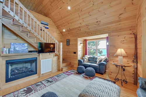 Photo 11 - Warm & Cozy Cabin w/ Deck on Top of the Blue Ridge