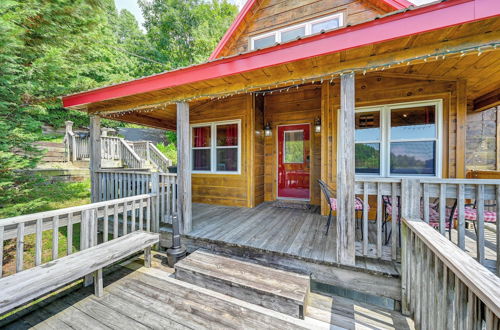 Foto 8 - Warm & Cozy Cabin w/ Deck on Top of the Blue Ridge