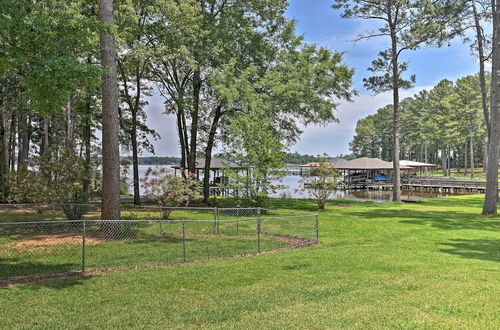 Foto 15 - Cozy Lakefront Benton Home ~ 20 Mi to Shreveport