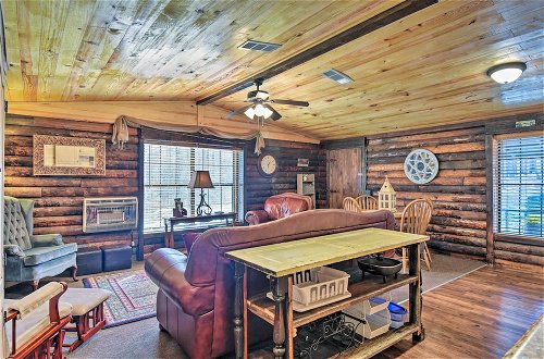 Foto 6 - Arkansas Log Cabin Rental Near Lake Greeson