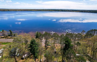 Foto 2 - Stone Lake Cabin w/ Private Deck & Fire Pit