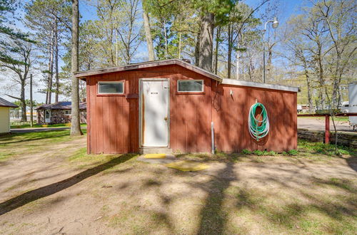 Foto 7 - Stone Lake Cabin w/ Private Deck & Fire Pit