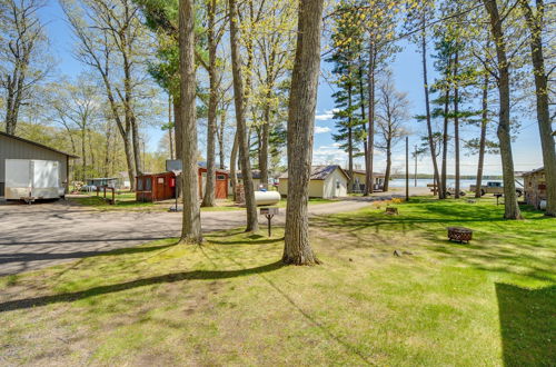 Foto 21 - Rustic Cabin w/ Fire Pit, Steps to Sand Lake