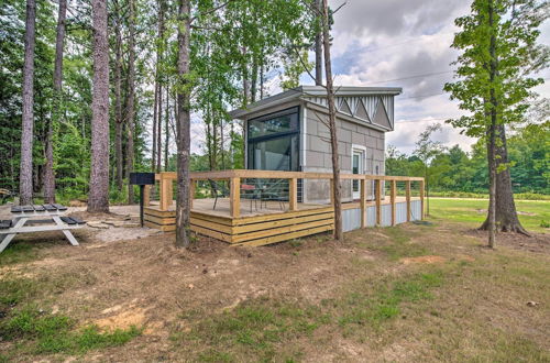 Photo 16 - Chic Tiny Home Retreat ~ 2 Mi to MSU Campus