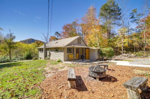 Foto 22 - Bright Farmhouse w/ Hot Tub & Mountain View