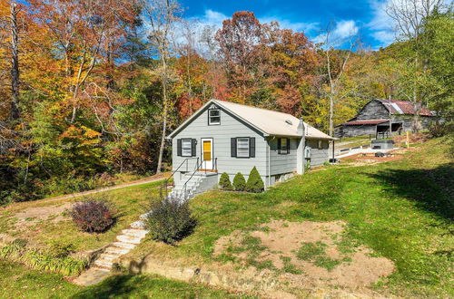 Foto 24 - Bright Farmhouse w/ Hot Tub & Mountain View