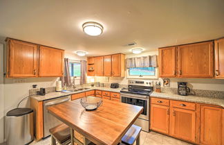 Photo 3 - Bright Farmhouse w/ Hot Tub & Mountain View