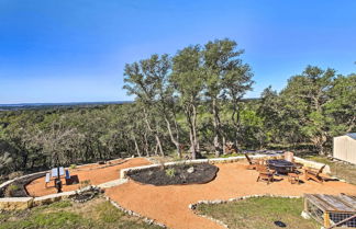 Foto 3 - Private Hill Country House w/ Deck on 7 Acres