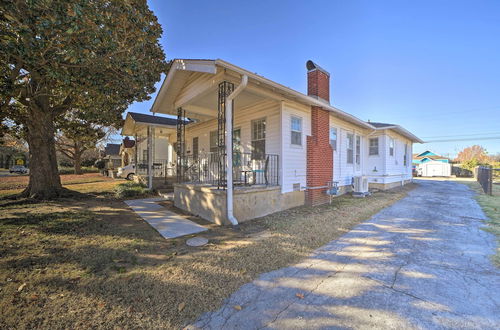 Foto 5 - Colorful Tulsa Duplex w/ Porch: Dogs Welcome