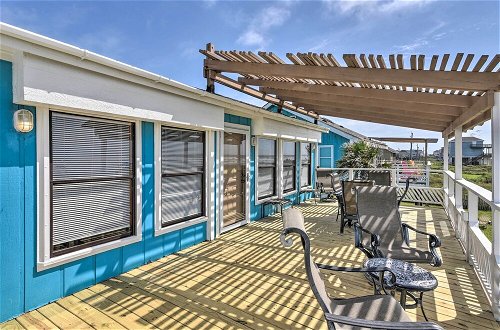 Photo 15 - Galveston Beachfront House w/ Deck & Ocean Views