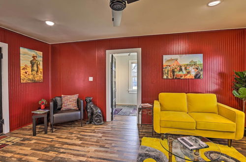 Photo 3 - Homey Cottage With Sunroom & Smart TV