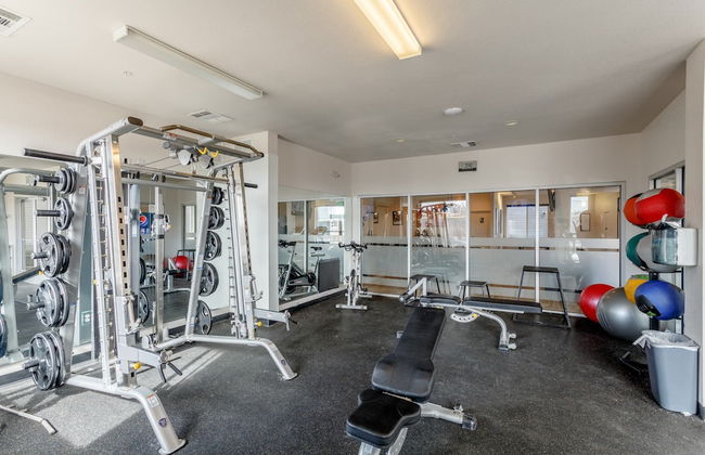 Spacious 3BR Apartment Central to All - Photo 20