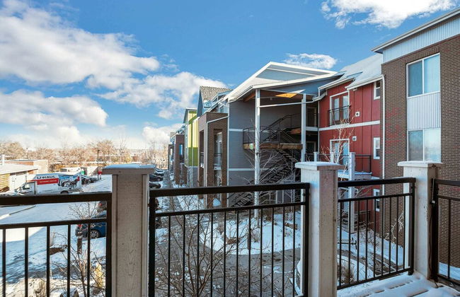 Spacious 3BR Apartment Central to All - Photo 24