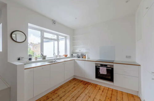 Foto 18 - Bright 2BD Flat - 4 min Walk to Hampstead Heath