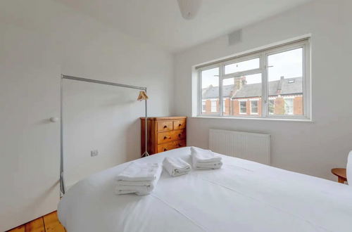 Foto 6 - Bright 2BD Flat - 4 min Walk to Hampstead Heath