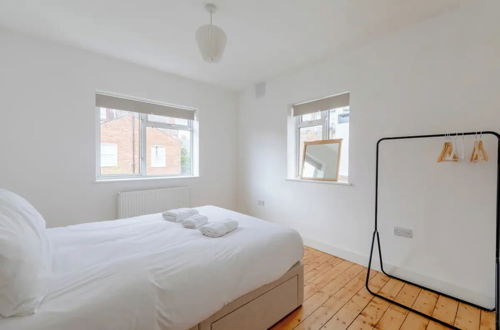 Foto 5 - Bright 2BD Flat - 4 min Walk to Hampstead Heath