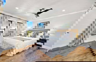 Foto 3 - Hilltop Lux Haus With Infinitypool-hottub-pooltable