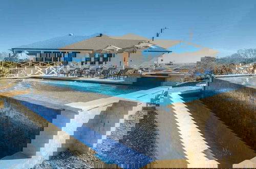 Foto 1 - Hilltop Lux Haus With Infinitypool-hottub-pooltable