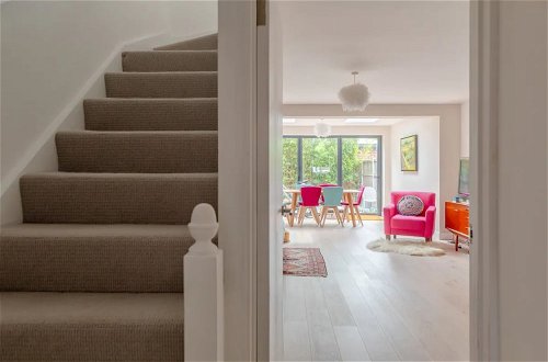 Photo 26 - Bright and Inviting 2BD House - Bethnal Green