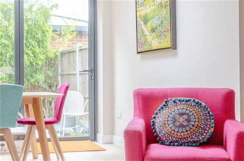 Photo 13 - Bright and Inviting 2BD House - Bethnal Green