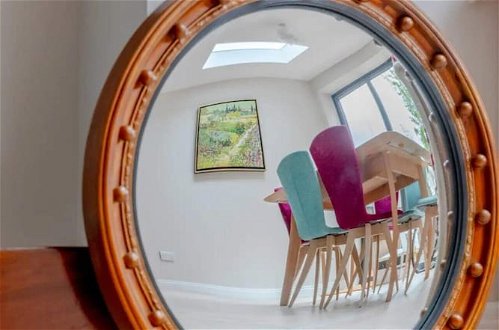 Photo 25 - Bright and Inviting 2BD House - Bethnal Green