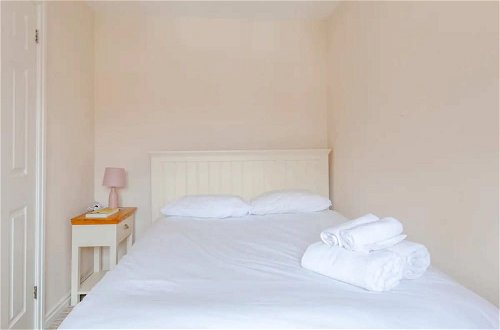 Foto 3 - Bright and Inviting 2BD House - Bethnal Green