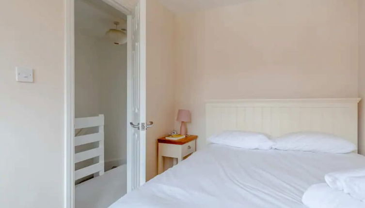Photo 1 - Bright and Inviting 2BD House - Bethnal Green