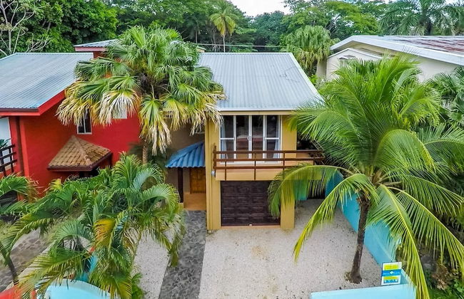 Nicely priced duplex in Surfside with private pool and AC in every room - Foto 44