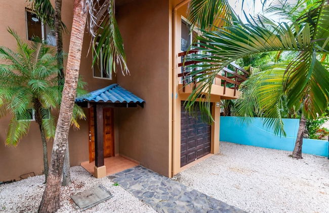 Nicely priced duplex in Surfside with private pool and AC in every room - Foto 45