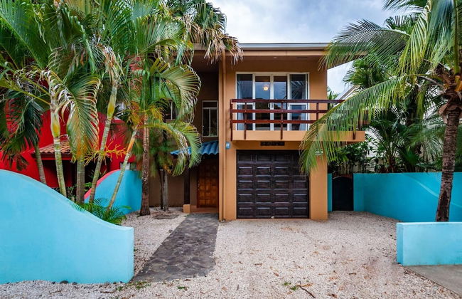 Nicely priced duplex in Surfside with private pool and AC in every room - Foto 47