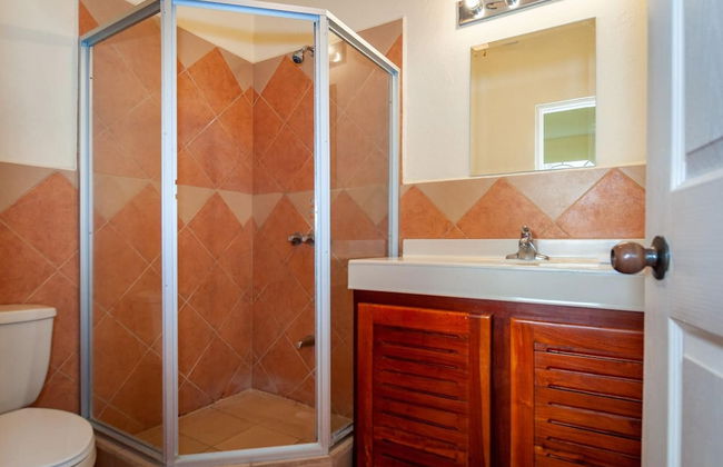 Nicely priced duplex in Surfside with private pool and AC in every room - Foto 17