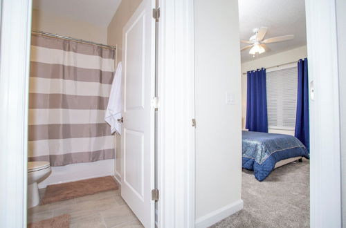 Foto 25 - Fabulous 5 Bedrooms Close to Disney at Champions Gate Resort 8988