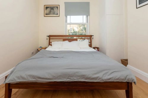 Photo 2 - Spacious and Vibrant 3BD House - Kentish Town