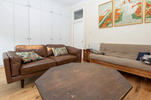 Photo 19 - Spacious and Vibrant 3BD House - Kentish Town