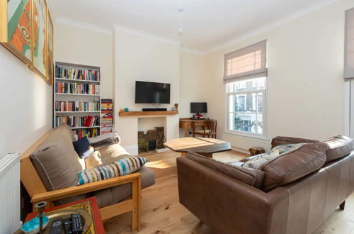 Photo 23 - Spacious and Vibrant 3BD House - Kentish Town