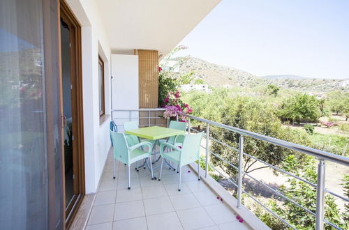 Foto 14 - Flat w Nature View Balcony 1 min to Beach in Datca