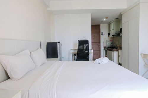 Photo 4 - Homey And Cozy Studio Apartment At Dago Suites