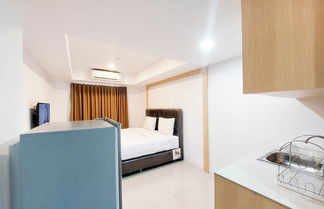 Photo 3 - Cozy And Strategic Studio Apartment At De Prima