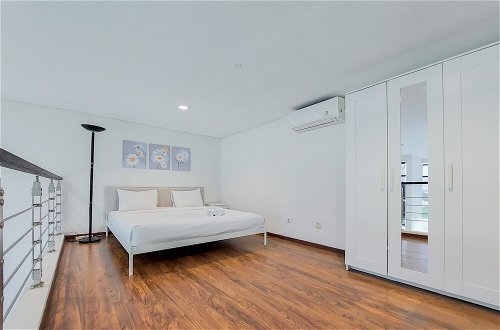 Photo 3 - Nice And Fancy Studio Loft At Brooklyn Alam Sutera Apartment