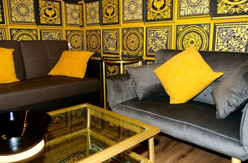 Photo 9 - Sexy Luxurious Versace Apartment Near Sheffield