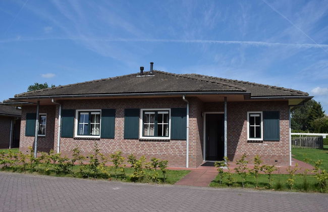 Detached Bungalow with Decorative Fireplace near Veluwe - Foto 1