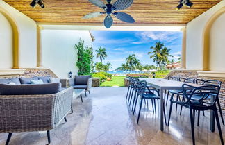 Foto 1 - Exquisitely Adorned Luxury Unit Right on Flamingo Beach Sleeps 6