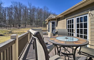 Foto 1 - Private Family Home w/ Deck, Porch + Forest Views