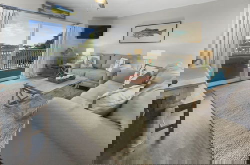 Foto 8 - Happy Oasis 2 Bedroom Condo by RedAwning