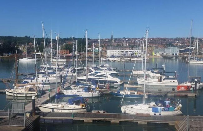 Marina View, South Facing Balcony Sunny Apartment - Foto 12
