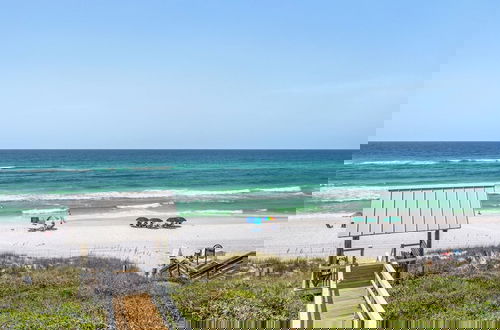 Foto 61 - Gulf Front With Private Pool, Sleeps 21, Amazing Decks, Free Beach Setup!