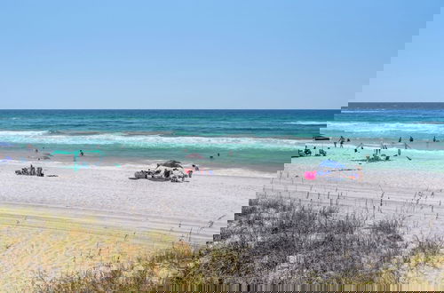 Foto 58 - Gulf Front With Private Pool, Sleeps 21, Amazing Decks, Free Beach Setup!
