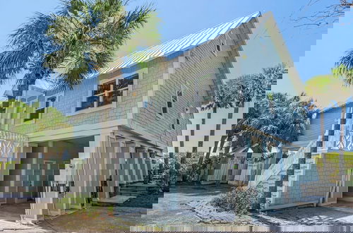 Foto 69 - Gulf Front With Private Pool, Sleeps 21, Amazing Decks, Free Beach Setup!