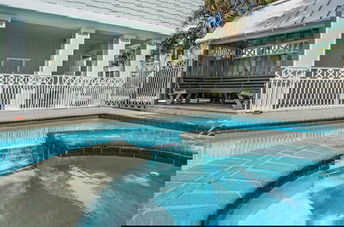 Foto 36 - Gulf Front With Private Pool, Sleeps 21, Amazing Decks, Free Beach Setup!